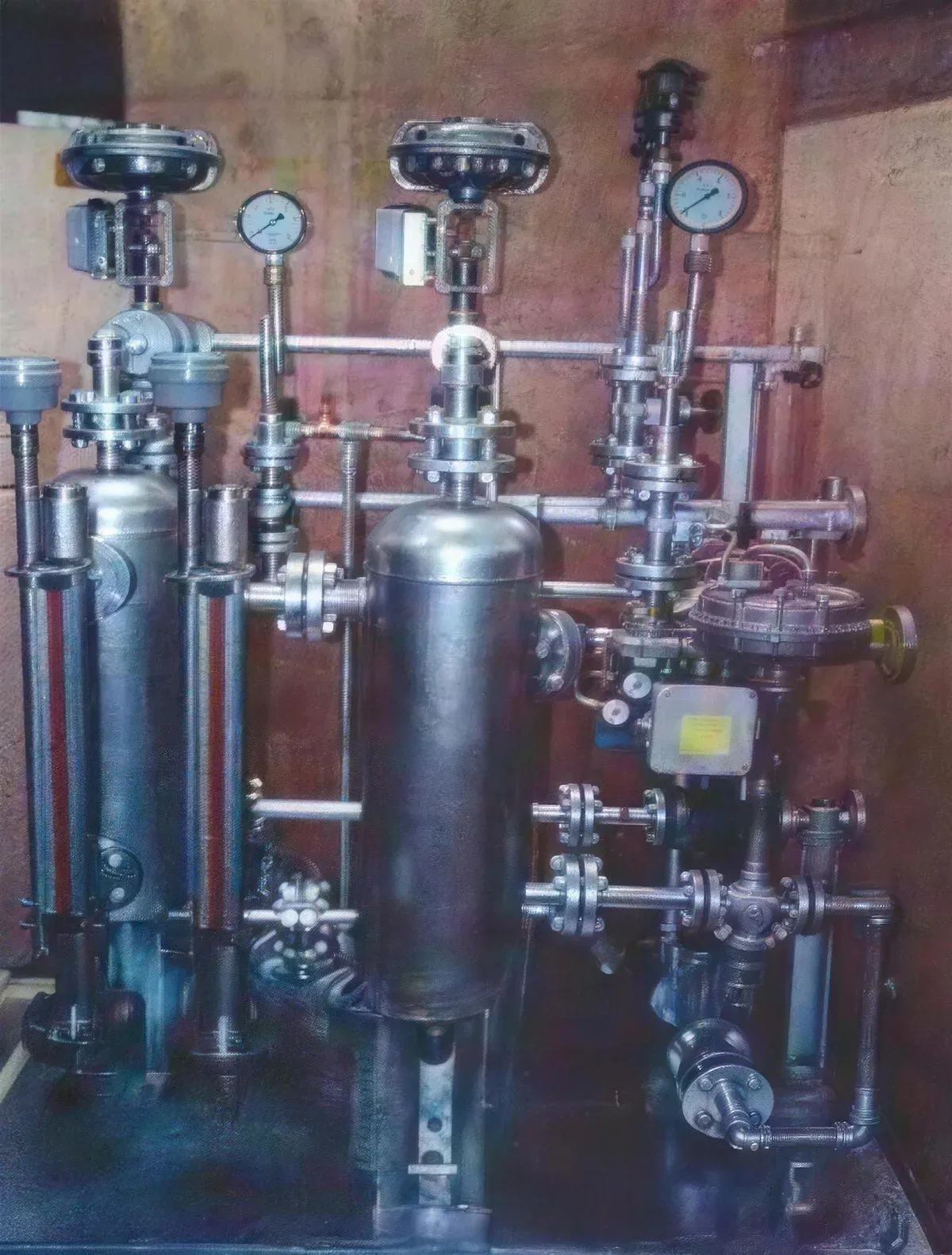 The Jetomat skid on the tyre press row: separators, control valves and gauges on one frame