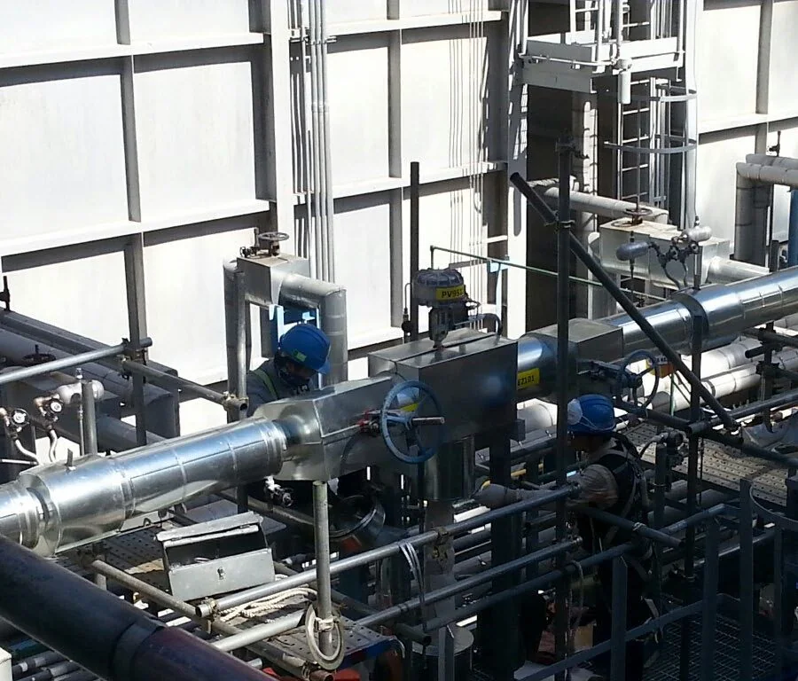The Jetomat in its insulated housing, with its actuator, during installation