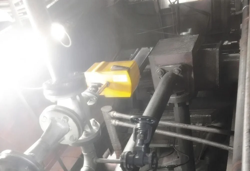 The motorised Jetomat (Baelz 590) DN50 at the vulcanising press