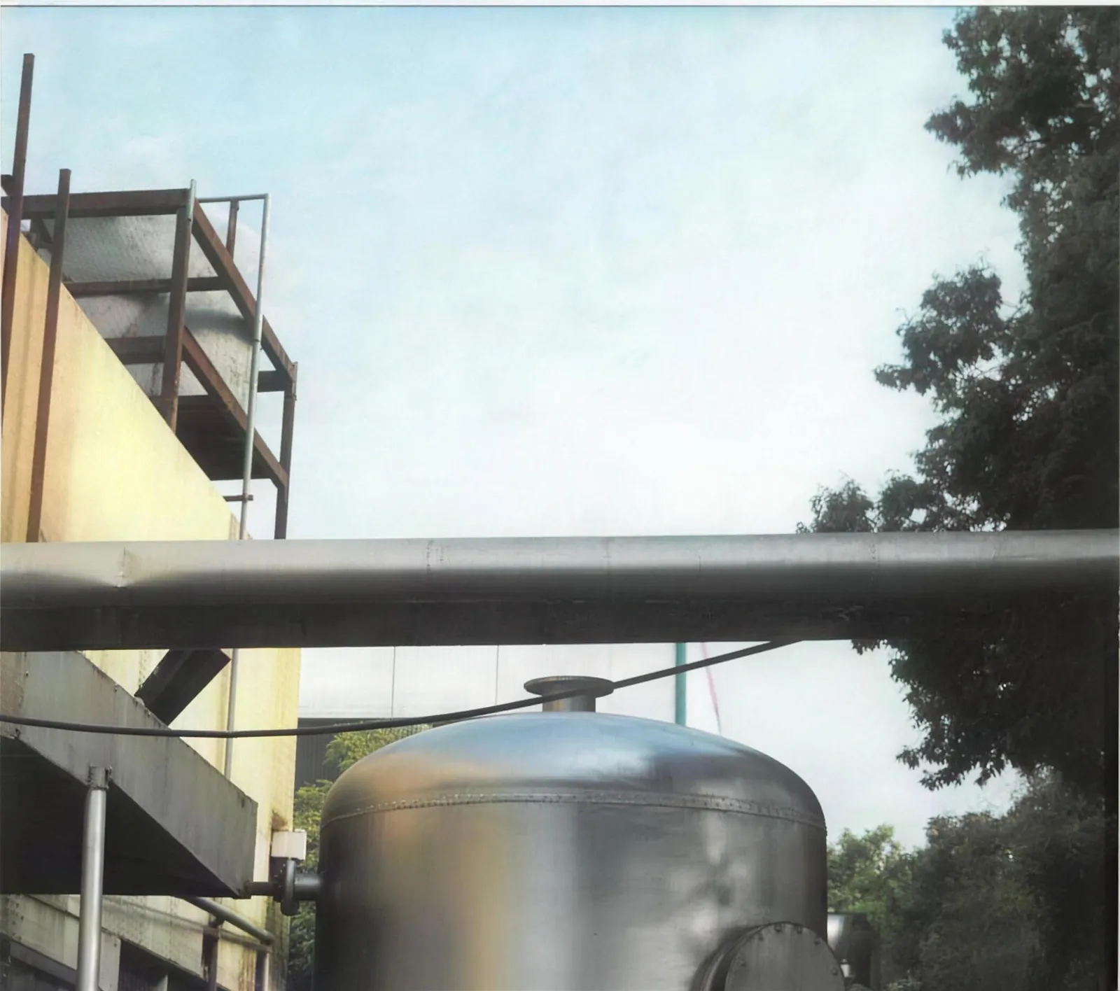 After: the same condensate tank with no plume