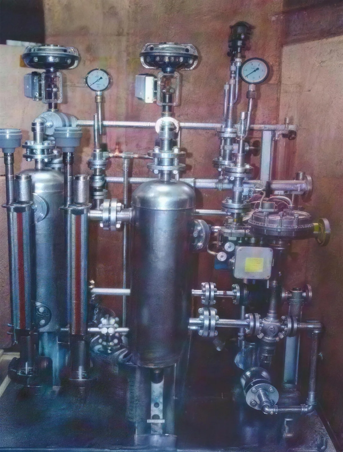 A Jetomat steam-ejector skid with its separators, control valves and gauges, built for the tyre press row